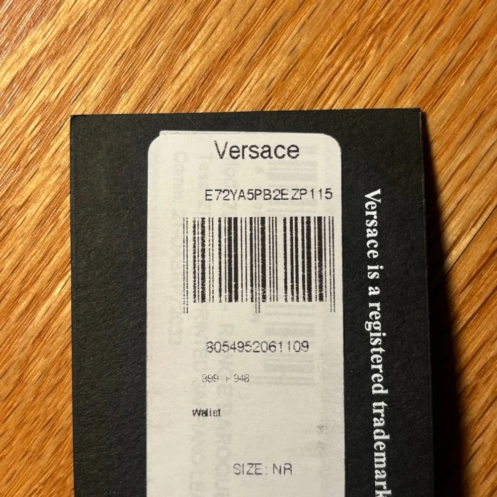 Versace Black Leather Gold Hibiscus Cardholder, Brand New 🔥